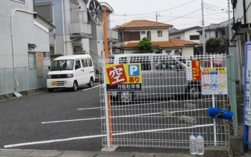 ユニークですが分かりやすい月極駐車場看板のデザイン